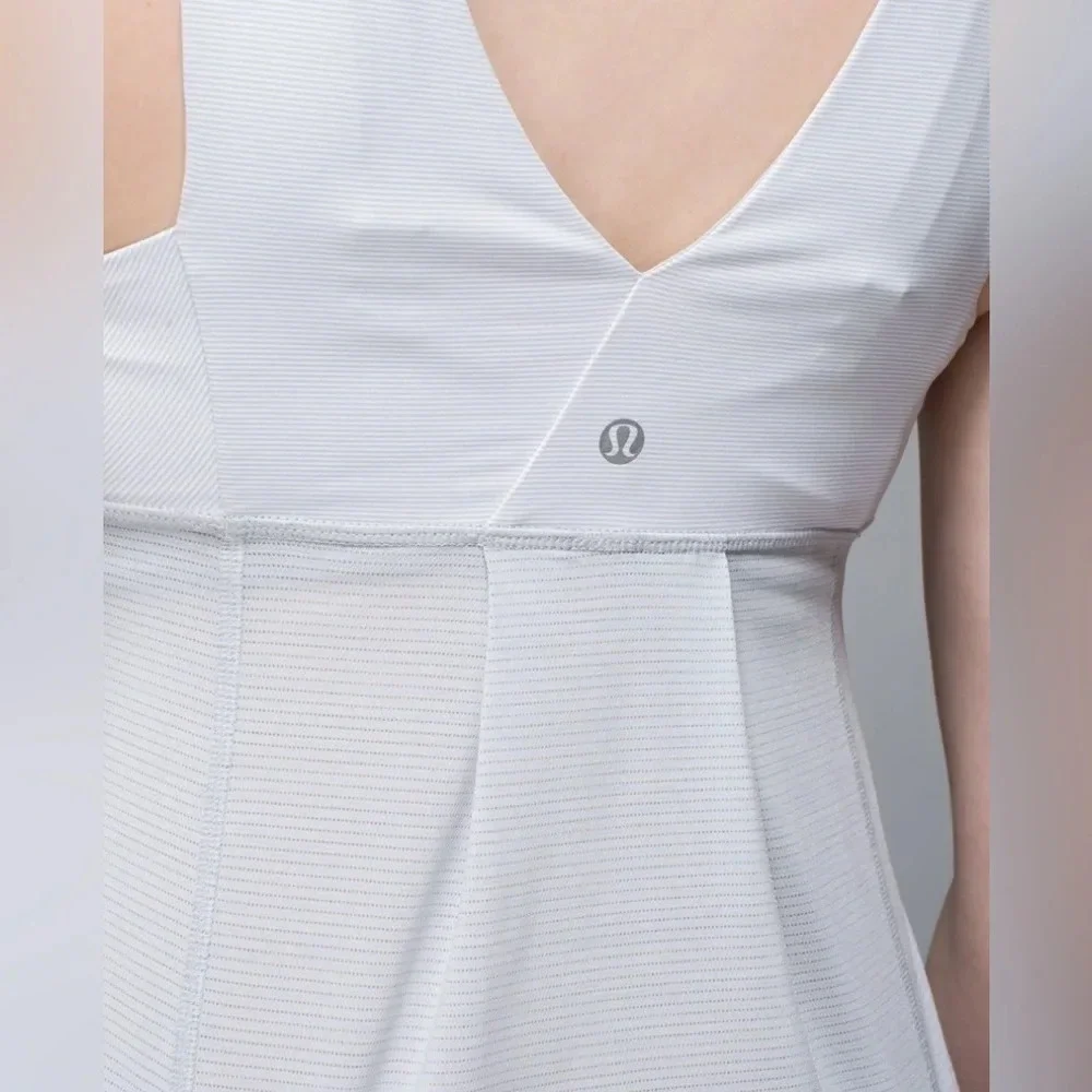 Lululemon Run: Ta Ta Topper White Gray Stripe Size 8 Yoga Active‎ Workout Top